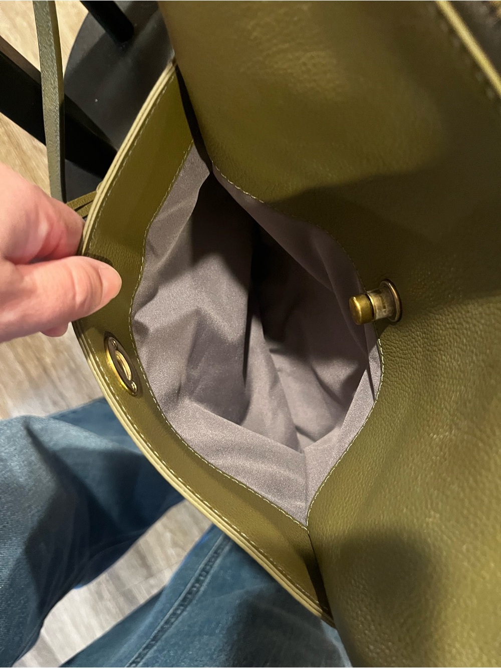 Olive Green Leather Shoulder Bag with Adjustable Strap - Picture 6 of 7